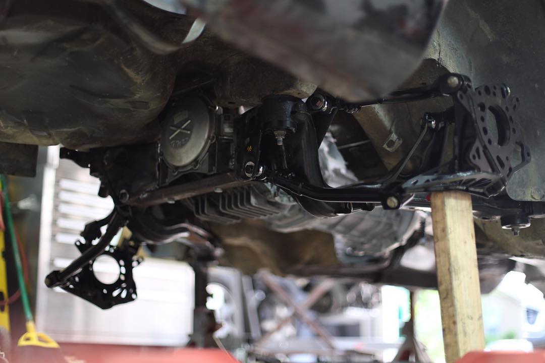 S14/S15/R33 偏心ロックアウトキット (非 HICAS)