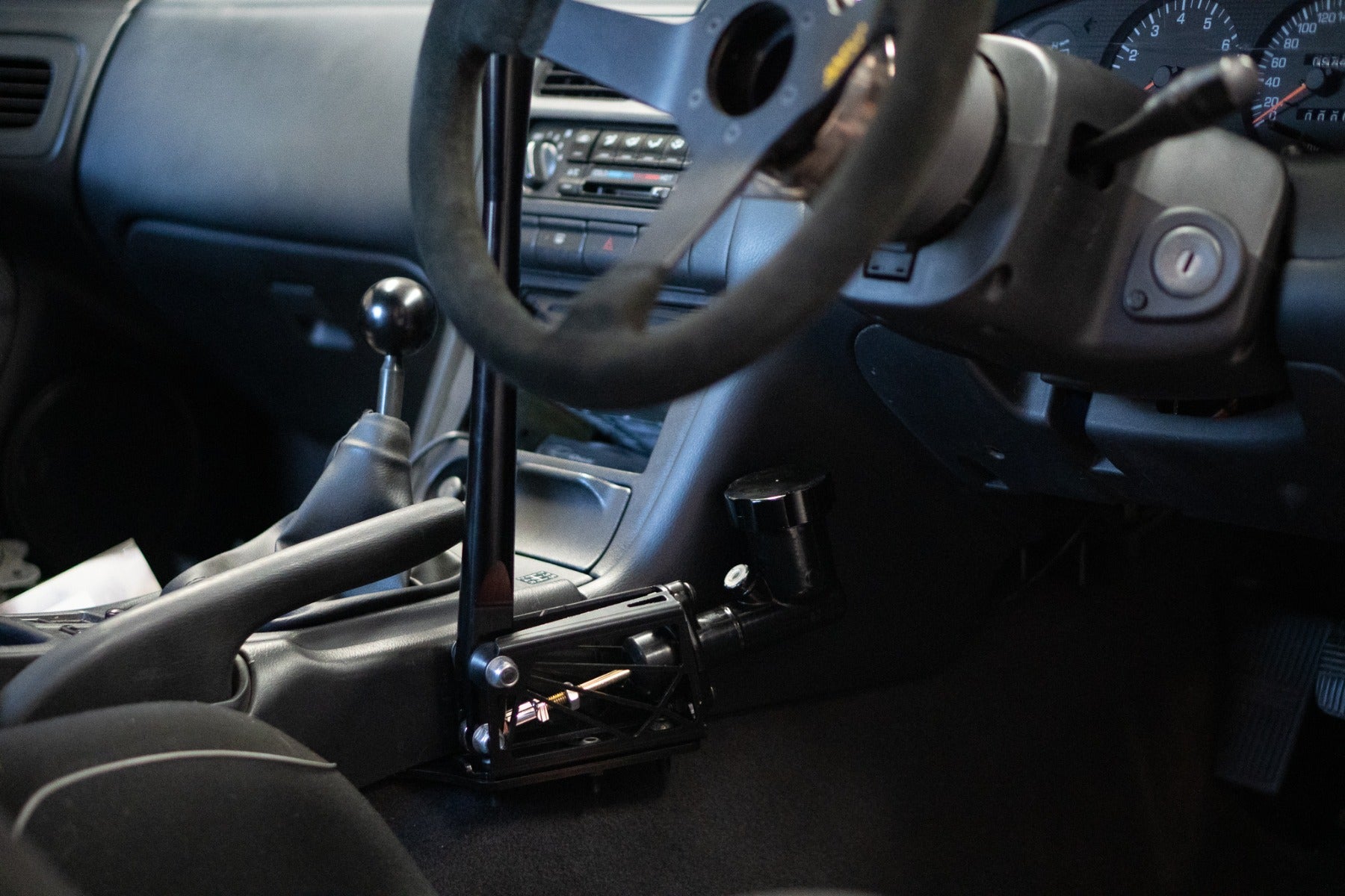 S-chassis handbrake mount